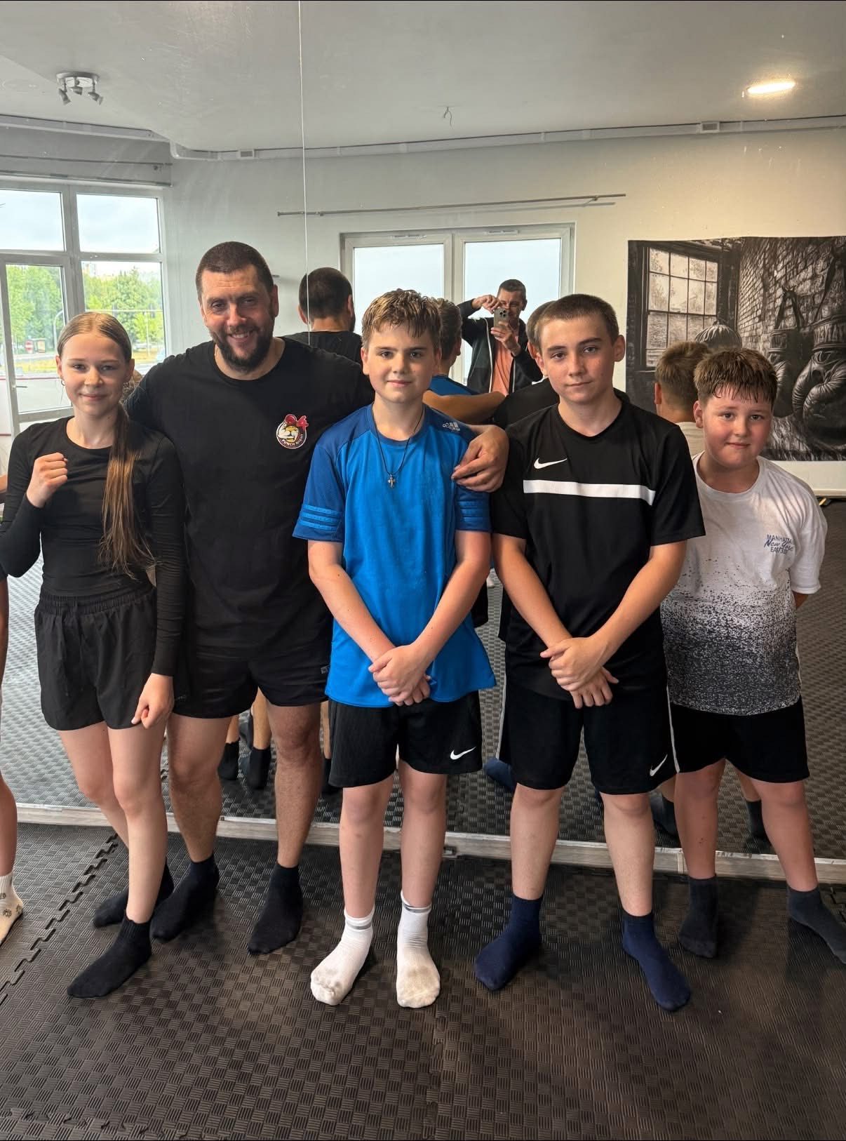 Trening dzieci z trenerem Denysem
